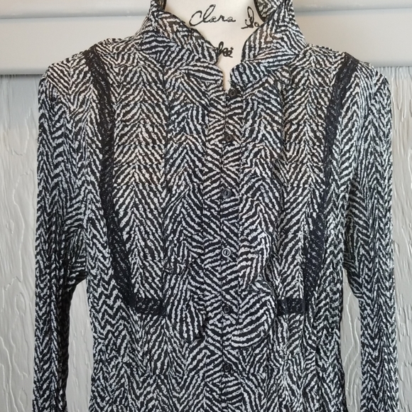Lane Bryant Tops - 🖤 3/$15 🖤 Lane Bryant black and white blouse